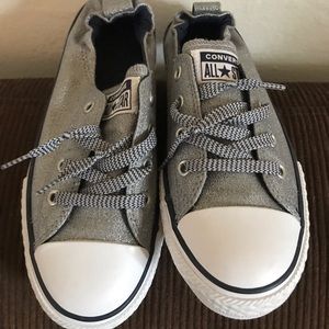 Girl’s Converse shoreline slip ons size 3Y